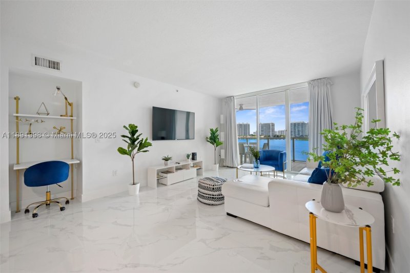 Alquiler de apartamento en Marina Bay Club 708