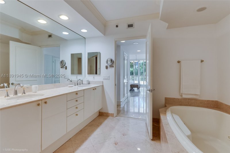 Condo for sale at Ocean Tower Two 303