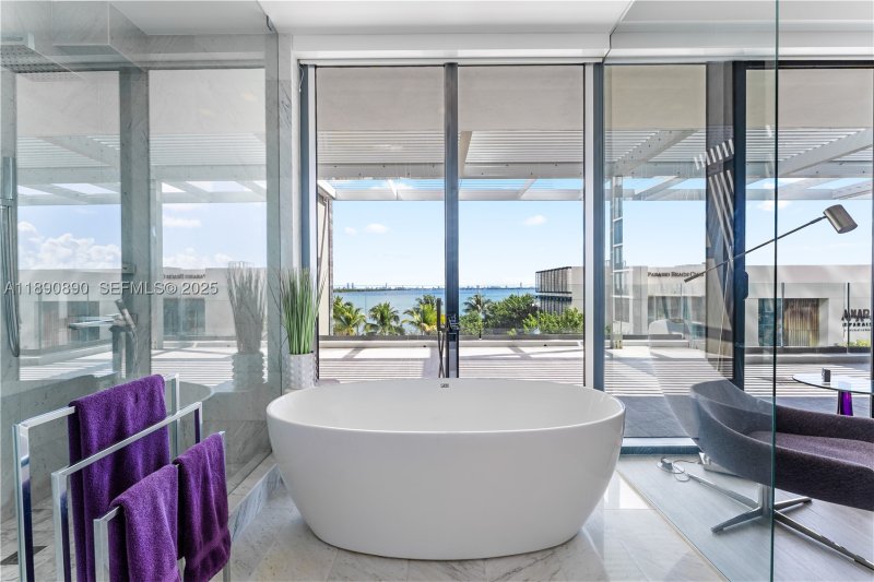 Condo for sale at Paraiso Bay Miami BH7