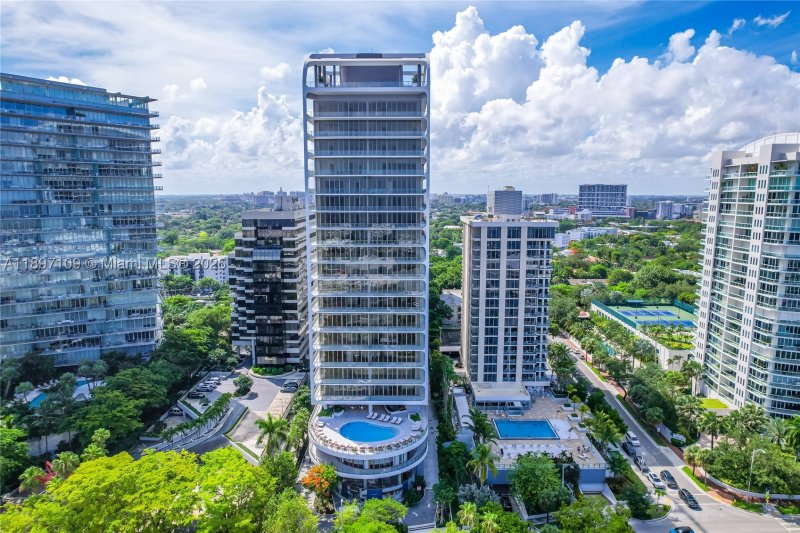Comprar apartamento en MR. C Residences 1506