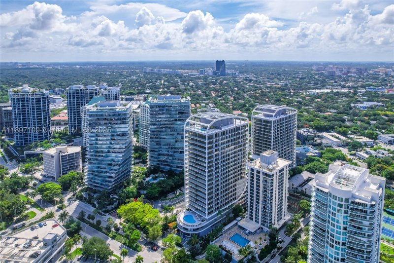 Comprar apartamento en MR. C Residences 1506