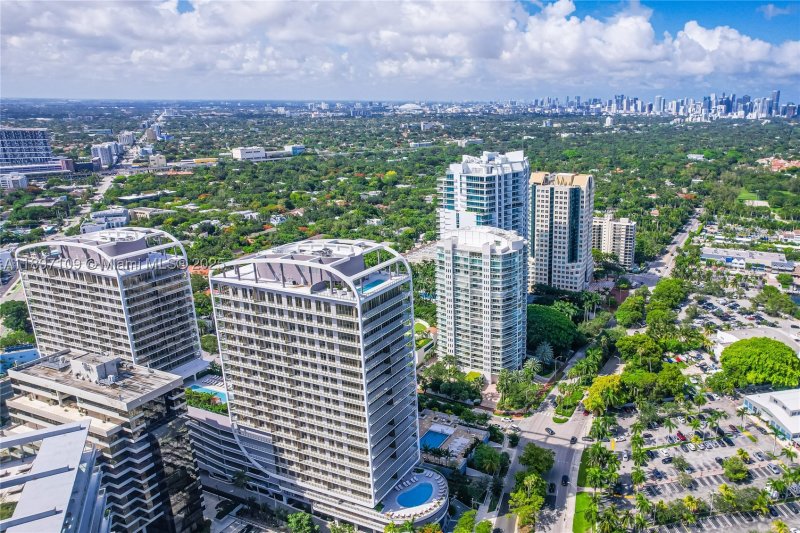 Comprar apartamento en MR. C Residences 1506