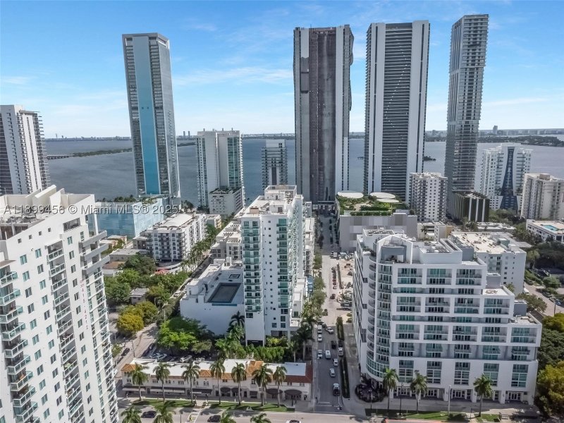 Condo for sale at Gallery Art Condo 812