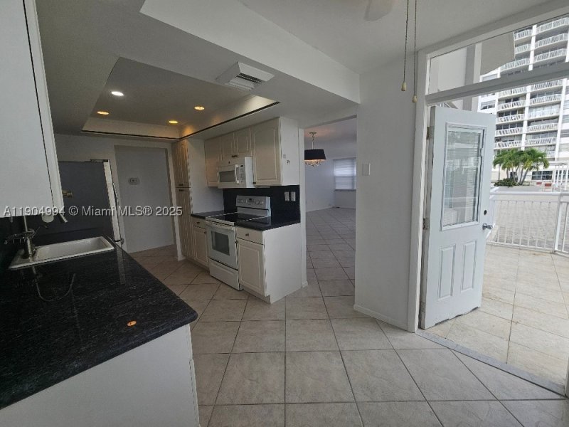 Condo for sale at Del Prado South Tower 204