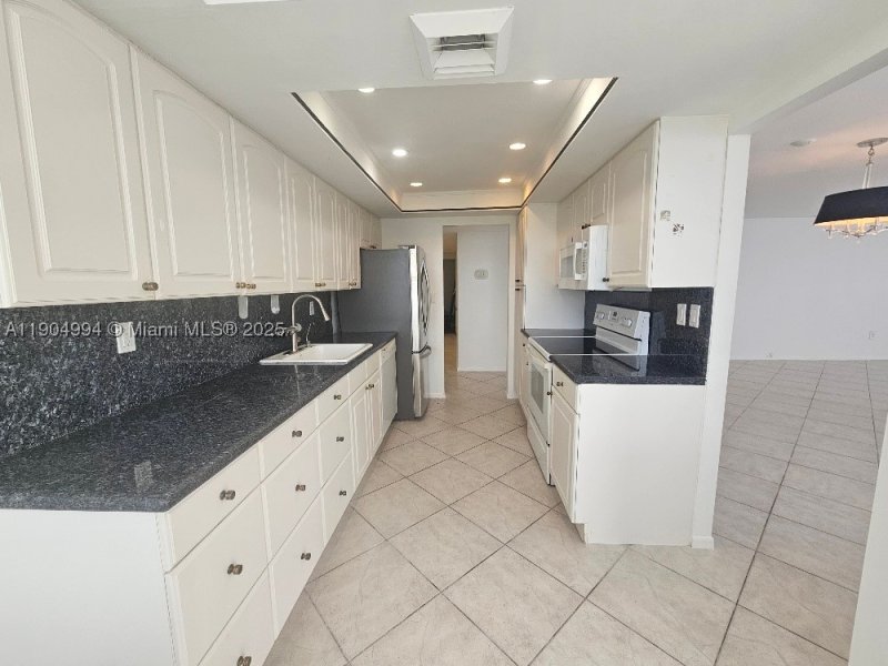 Condo for sale at Del Prado South Tower 204