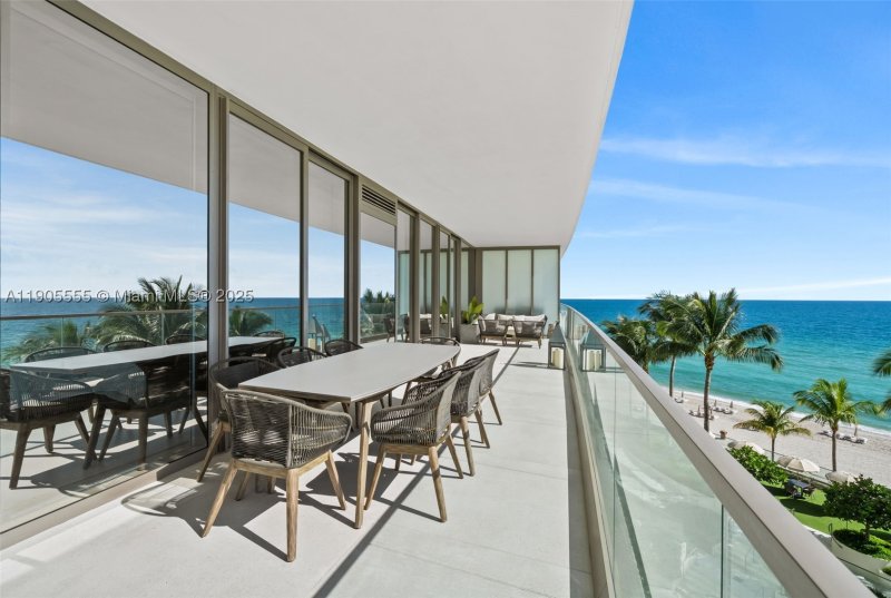 Condo for sale at Residences by Armani / Casa 401