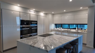Comprar apartamento no Porsche Design Tower 905