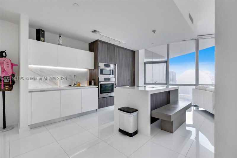 Condo for sale at Paramount Miami WorldCenter 1202