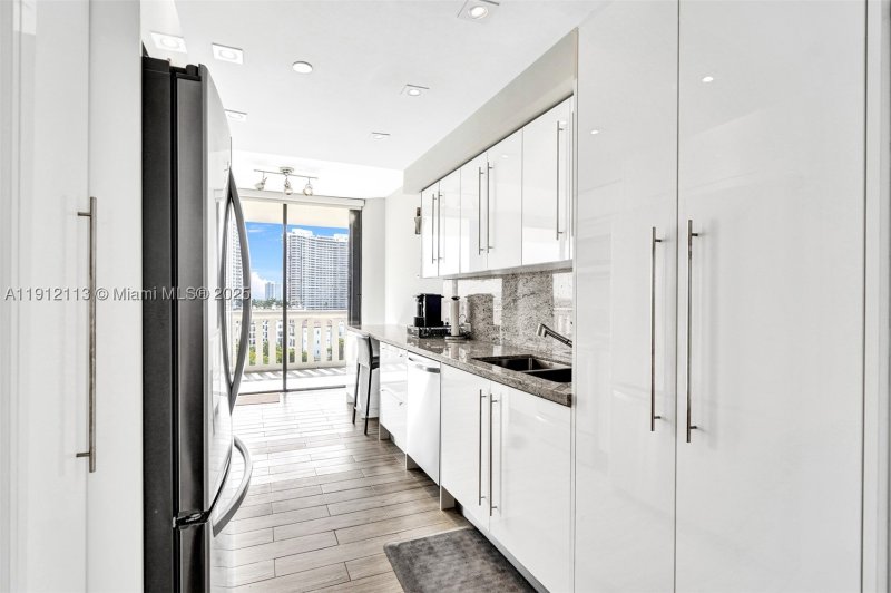 Apartment for rent at 3000 Williams Island 903