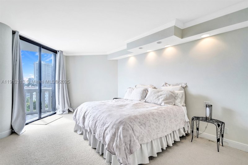 Apartment for rent at 3000 Williams Island 903