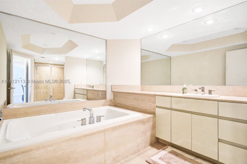 Apartment for rent at 3000 Williams Island 903
