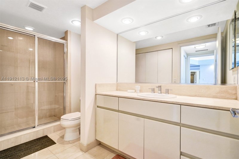 Apartment for rent at 3000 Williams Island 903