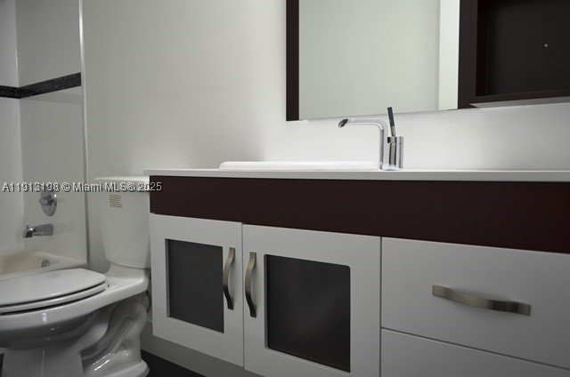 Condo for sale at Winston Towers M10