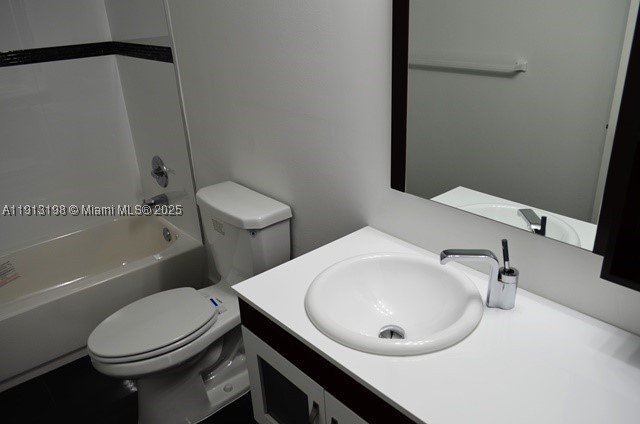 Condo for sale at Winston Towers M10