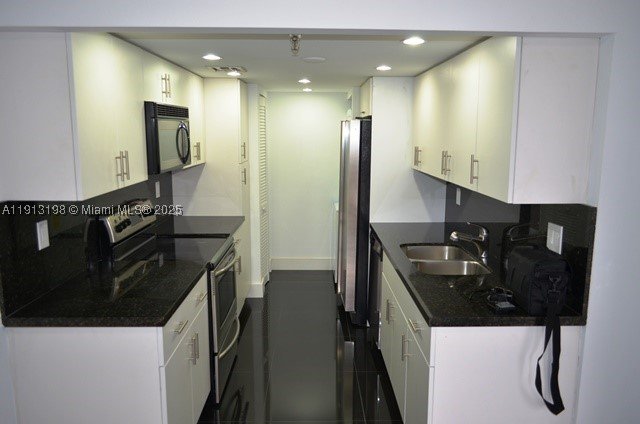 Condo for sale at Winston Towers M10