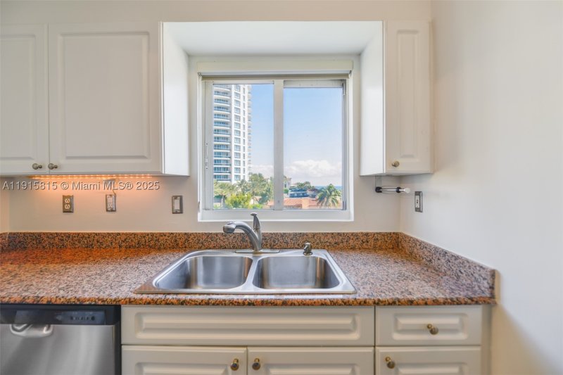 Condo for sale at Grandview 506