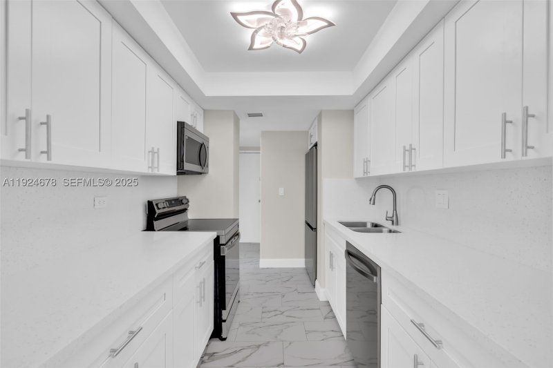 Condo for sale at Winston Towers 1415