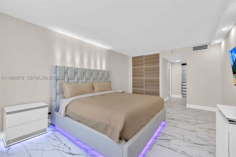 Condo for sale at Winston Towers 1415