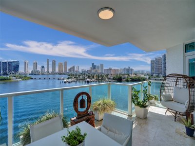 Peninsula I Apt #704