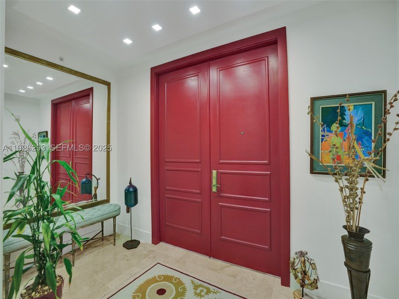 Condo for sale at Peninsula I 704