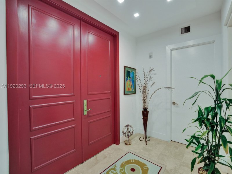 Condo for sale at Peninsula I 704