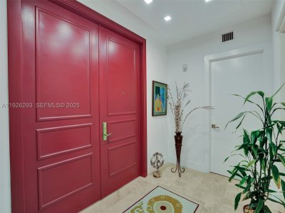 Comprar apartamento no Peninsula I 704