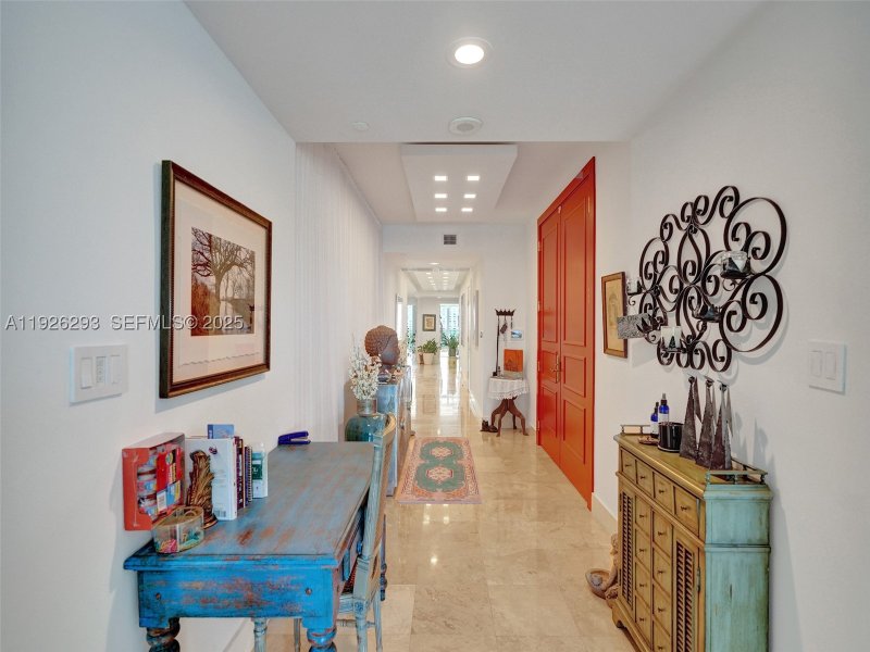 Condo for sale at Peninsula I 704