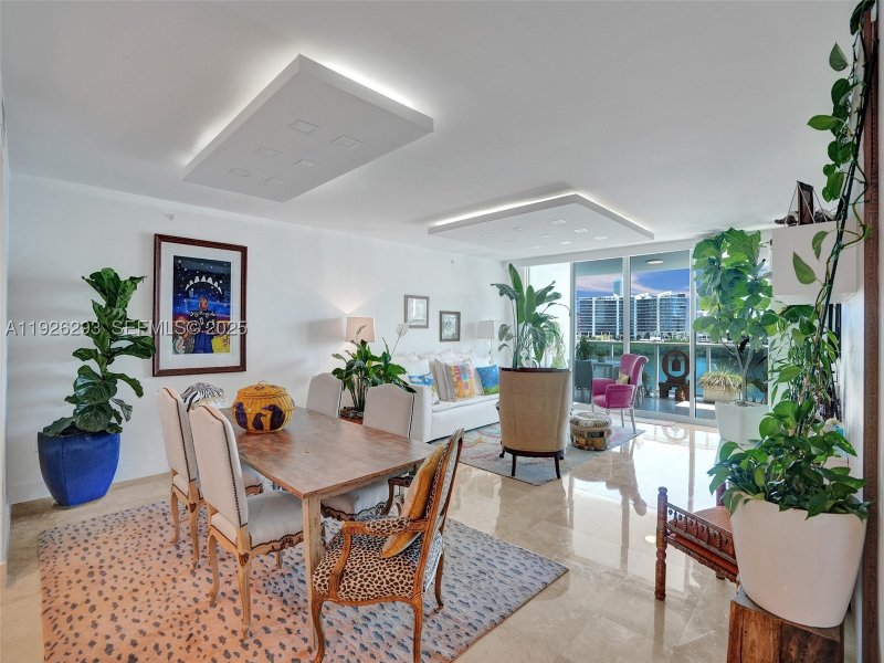 Condo for sale at Peninsula I 704