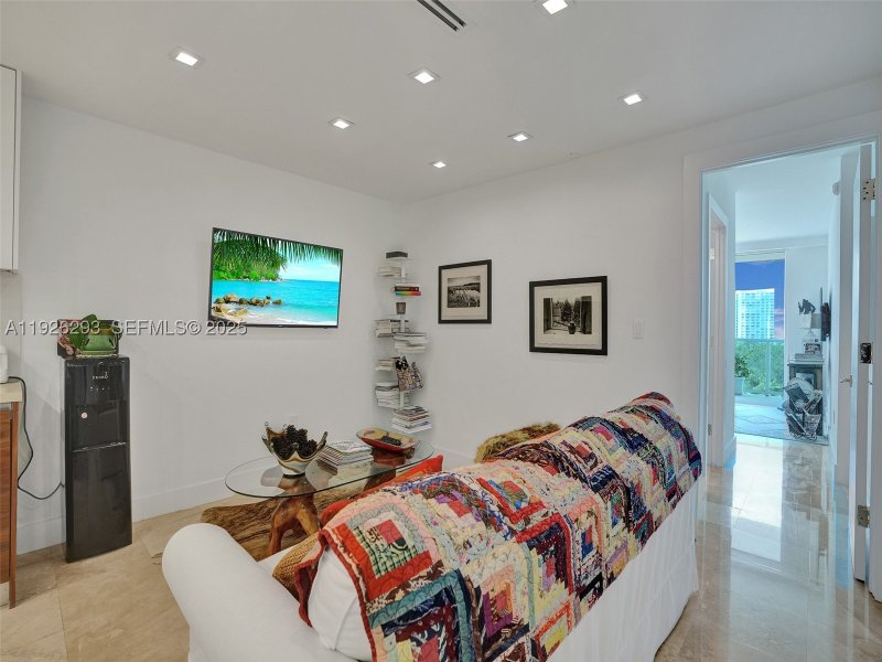 Condo for sale at Peninsula I 704