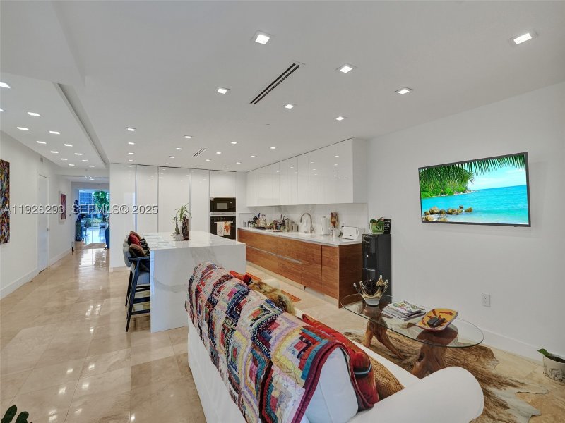 Condo for sale at Peninsula I 704