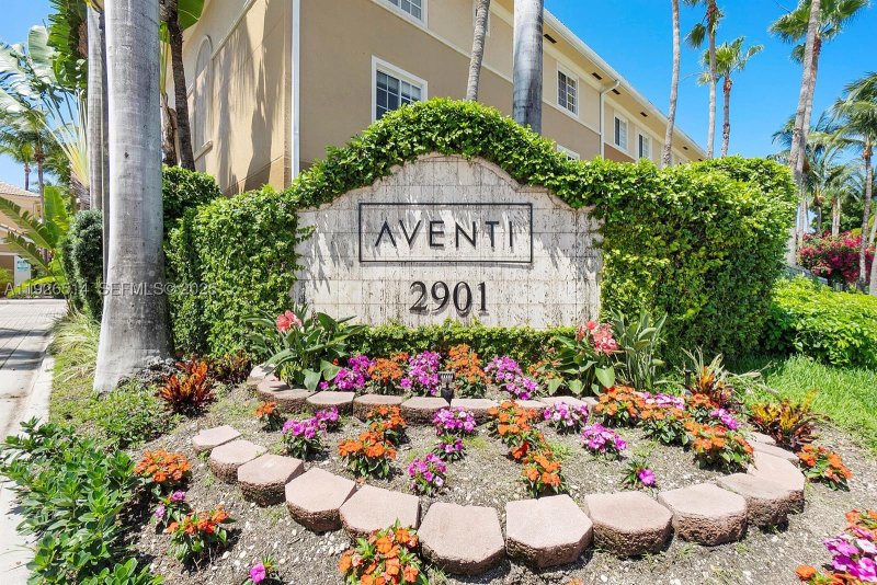 Condo for sale at Aventi at Aventura 205