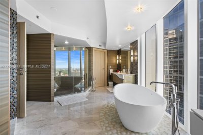 Comprar apartamento no Ocean Four 3505