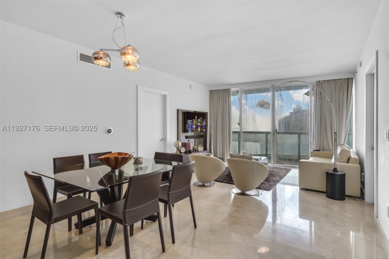 Condo for sale at Icon Brickell Tower II 2405