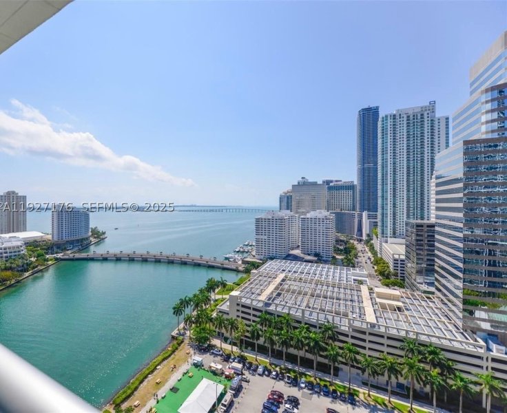 Condo for sale at Icon Brickell Tower II 2405