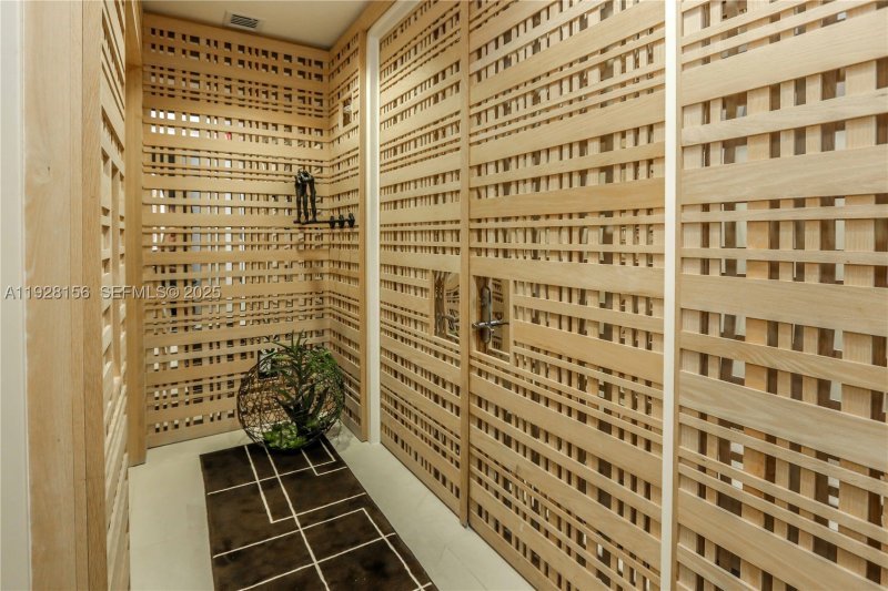 Comprar apartamento no Trump Tower Two 1101