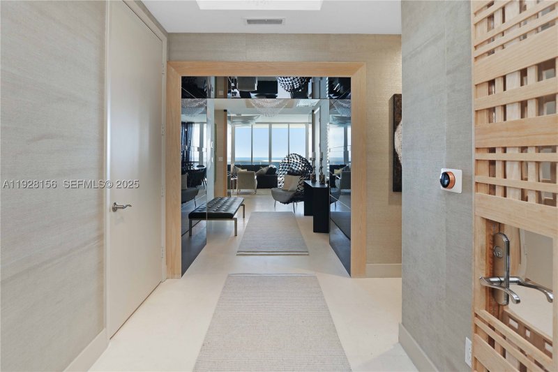 Comprar apartamento no Trump Tower Two 1101