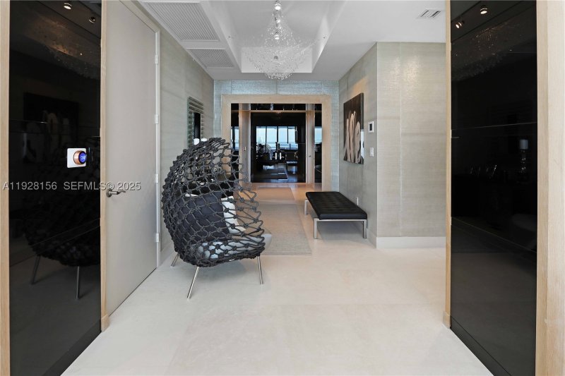Comprar apartamento no Trump Tower Two 1101