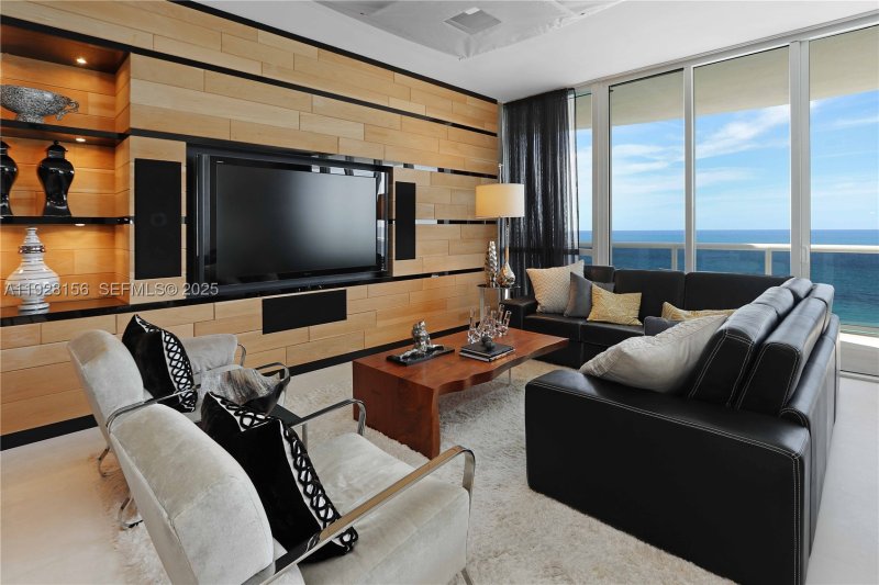 Comprar apartamento no Trump Tower Two 1101
