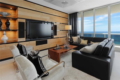 Comprar apartamento no Trump Tower Two 1101