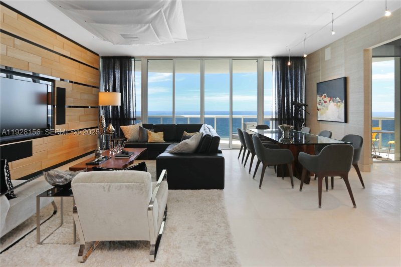 Comprar apartamento no Trump Tower Two 1101