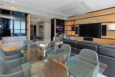 Comprar apartamento no Trump Tower Two 1101