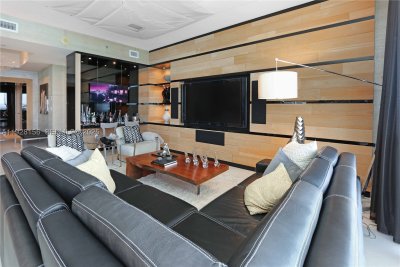 Comprar apartamento no Trump Tower Two 1101