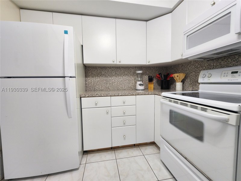 Condo for sale at Alexander Towers 508