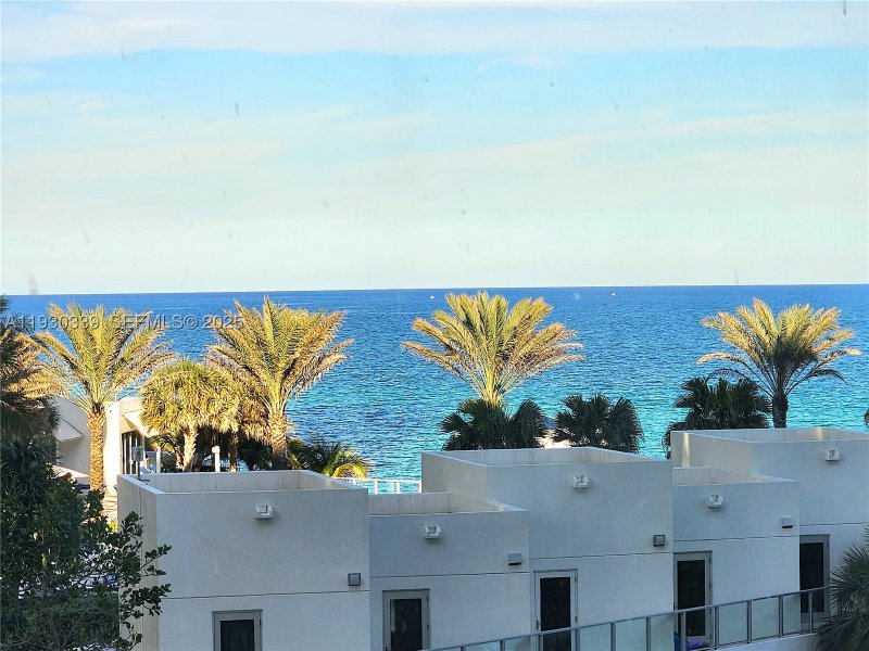 Condo for sale at Alexander Towers 508