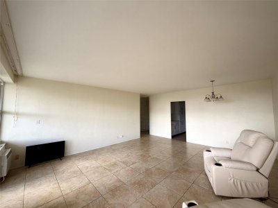 Comprar apartamento no Coral Ridge Towers North 1117