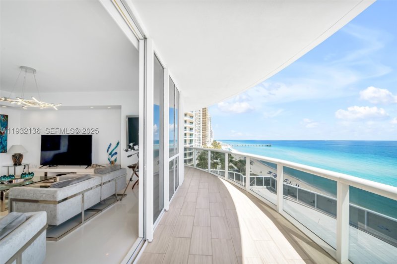 Condo for sale at Trump Tower One 701