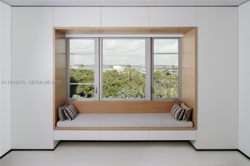 Condo for sale at Belle Towers 6E