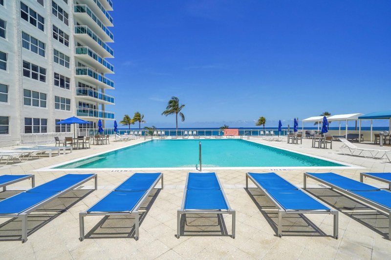 Condo for sale at Playa Del Mar 2814