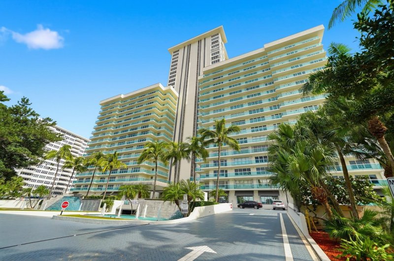 Condo for sale at Playa Del Mar 2814