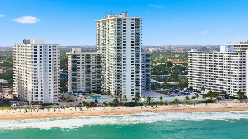 Condo for sale at Playa Del Mar 2814